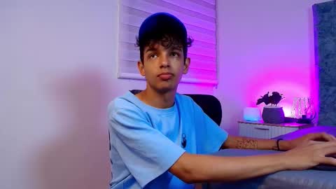 M A X F R O S T   online show from January 2026 07:19:02 PM