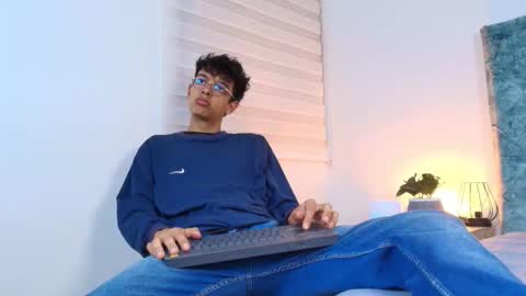 M A X F R O S T   online show from January 2026 07:19:01 PM