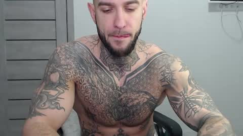 Snapshot of maxi_foxxx chatting on April 2026 07:14:02 AM Maximus Fox online show from April 2026 07:14:02 AM