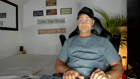 Snapshot of maxi_mux1 chatting on April 2026 02:51:02 AM MAXI online show from April 2026 02:51:02 AM