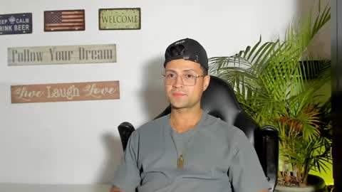 Snapshot of maxi_mux1 chatting on April 2026 05:41:02 AM MAXI online show from April 2026 05:41:02 AM