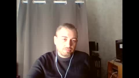 Snapshot of maximefrxx chatting on February 2026 02:43:02 PM Maxime online show from February 2026 02:43:02 PM