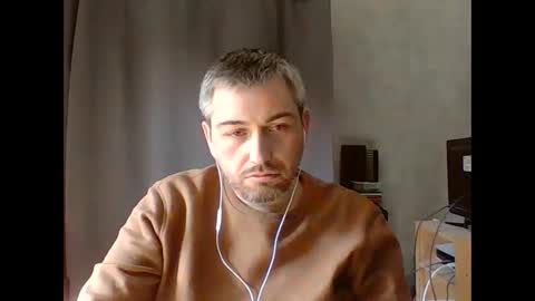 Snapshot of maximefrxx chatting on March 2026 11:49:01 AM Maxime online show from March 2026 11:49:01 AM