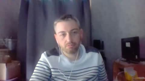 Snapshot of maximefrxx chatting on May 2026 02:33:01 PM Maxime online show from May 2026 02:33:01 PM