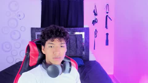 Maximiliano online show from November 2025 07:23:02 PM