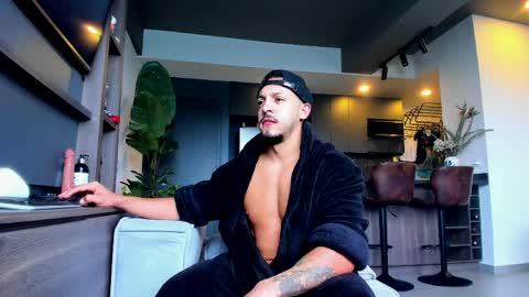 Snapshot of maximo_and_marcelo chatting on April 2026 12:02:01 PM maximo_and_marcelo online show from April 2026 12:02:01 PM