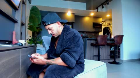 Snapshot of maximo_and_marcelo chatting on April 2026 12:27:02 PM maximo_and_marcelo online show from April 2026 12:27:02 PM