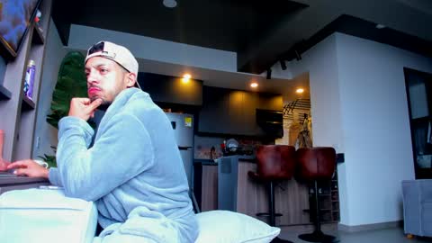 Snapshot of maximo_and_marcelo chatting on April 2026 12:10:01 PM maximo_and_marcelo online show from April 2026 12:10:01 PM