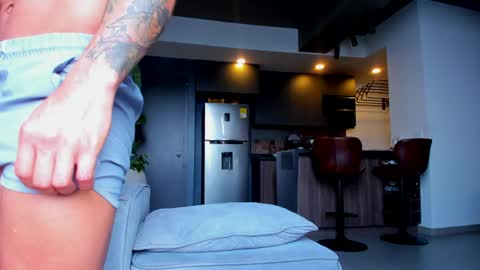 Snapshot of maximo_and_marcelo chatting on April 2026 12:21:01 PM maximo_and_marcelo online show from April 2026 12:21:01 PM