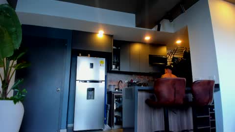 Snapshot of maximo_and_marcelo chatting on April 2026 10:43:01 PM maximo_and_marcelo online show from April 2026 10:43:01 PM