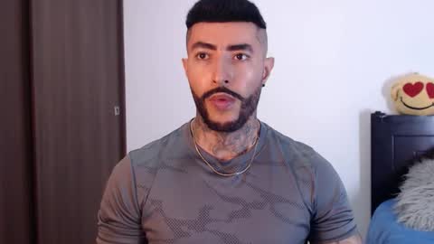 Independent Model online show from January 2025 02:46:02 AM