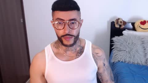 Independent Model online show from January 2025 11:58:02 PM