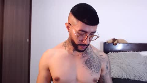 Independent Model online show from February 2025 03:01:02 AM