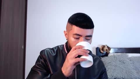 Independent Model online show from February 2025 09:05:02 PM