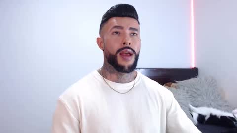 Independent Model online show from September 2025 02:57:01 AM