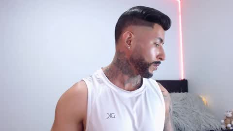 Independent Model online show from October 2025 02:41:02 AM