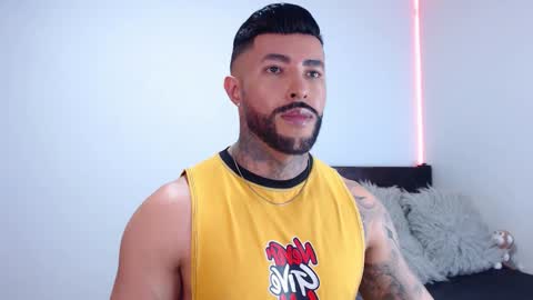 Independent Model online show from October 2025 01:25:01 AM