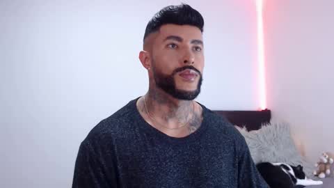 Independent Model online show from October 2025 03:40:01 AM