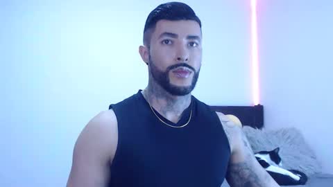 Independent Model online show from November 2025 03:38:02 AM