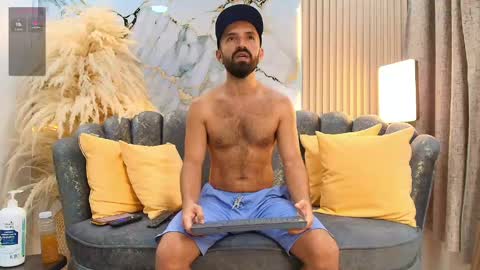 Snapshot of maximus_thorne chatting on April 2026 10:14:02 PM Maximus online show from April 2026 10:14:02 PM