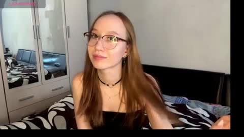 Snapshot of maxine_x chatting on July 2026 07:47:01 AM Max online show from July 2026 07:47:01 AM