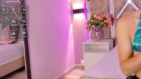 Maxi Rogers online show from November 2025 11:57:02 AM