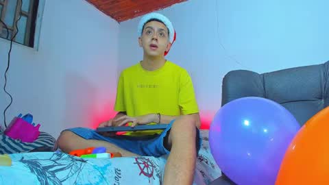 MAX online show from December 2024 10:39:01 PM