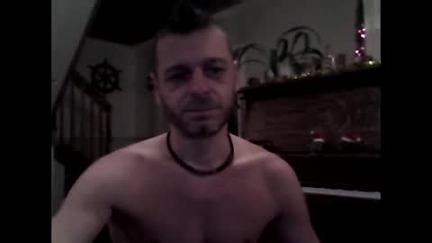 Snapshot of maxthewolf chatting on December 2024 11:39:02 AM MaxTheWolf online show from December 2024 11:39:02 AM