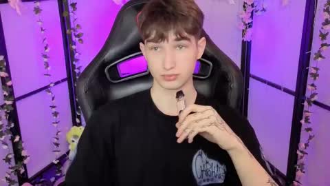 Snapshot of maxwellchiik chatting on November 2025 12:38:01 PM Max online show from November 2025 12:38:01 PM