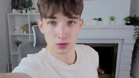 Snapshot of maxwellchiik chatting on November 2025 12:39:02 PM Max online show from November 2025 12:39:02 PM