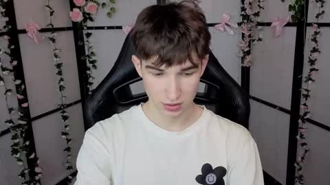 Snapshot of maxwellchiik chatting on November 2025 08:34:02 PM Max online show from November 2025 08:34:02 PM