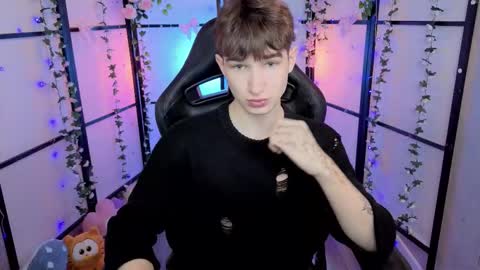 Snapshot of maxwellchiik chatting on November 2025 08:35:02 PM Max online show from November 2025 08:35:02 PM