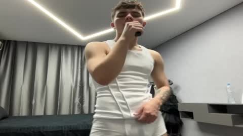 Snapshot of maxwoolf chatting on April 2026 05:07:02 PM Max online show from April 2026 05:07:02 PM