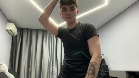 Snapshot of maxwoolf chatting on April 2026 04:46:02 PM Max online show from April 2026 04:46:02 PM