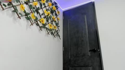 Snapshot of maxxx_bigcock chatting on March 2026 03:23:01 AM Max online show from March 2026 03:23:01 AM