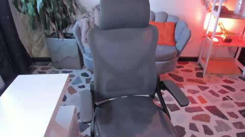 Maxine Minx online show from March 2026 01:02:01 PM