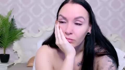 MayaCruise online show from November 2025 08:25:02 AM