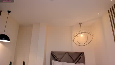 M A Y A    H O F F M A N online show from January 2026 11:04:02 AM