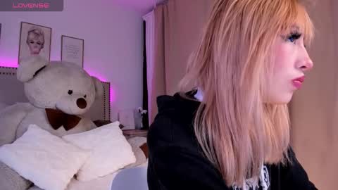 Mayajhons online show from December 2025 11:17:01 AM