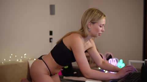 M A Y A online show from November 2025 04:26:02 AM