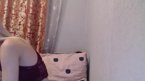 maybe_doll online show from November 2025 09:50:01 PM