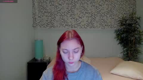 Snapshot of maybe_mia chatting on January 2025 01:22:02 AM Mia GMT2 Mon 3-9 AM Tue 3-9 AM Wed 3-9 AMThur 10 AM - 4 PM Fri 3-9 AM Sat 3-9 AM Sun 3-9 AM. online show from January 2025 01:22:02 AM