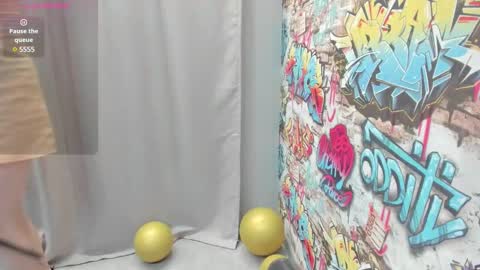 Snapshot of maybe_mia chatting on February 2025 01:23:02 AM Mia GMT2 Mon 3-9 AM Tue 3-9 AM Wed 3-9 AMThur 10 AM - 4 PM Fri 3-9 AM Sat 3-9 AM Sun 3-9 AM. online show from February 2025 01:23:02 AM