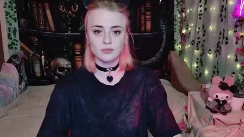 maybe_yours333 online show from June 2026 05:39:01 PM