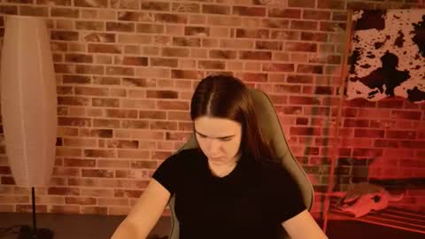 maybloom_ online show from November 2025 05:18:02 AM