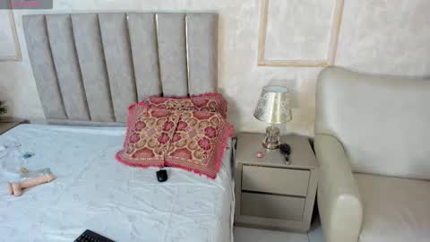 mayevanss online show from November 2025 07:27:02 PM