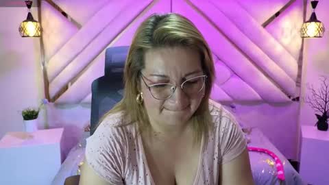 Snapshot of maylinleee chatting on January 2025 01:50:01 AM Mailyn online show from January 2025 01:50:01 AM