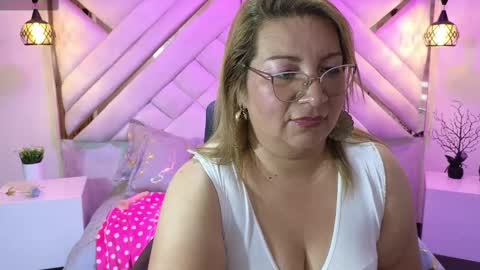 Snapshot of maylinleee chatting on January 2025 10:45:01 PM Mailyn online show from January 2025 10:45:01 PM