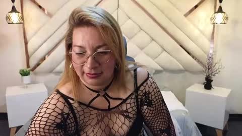 Snapshot of maylinleee chatting on February 2025 08:55:02 PM Mailyn online show from February 2025 08:55:02 PM