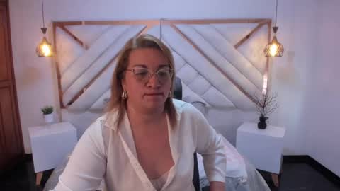 Snapshot of maylinleee chatting on March 2025 03:37:01 PM Mailyn online show from March 2025 03:37:01 PM